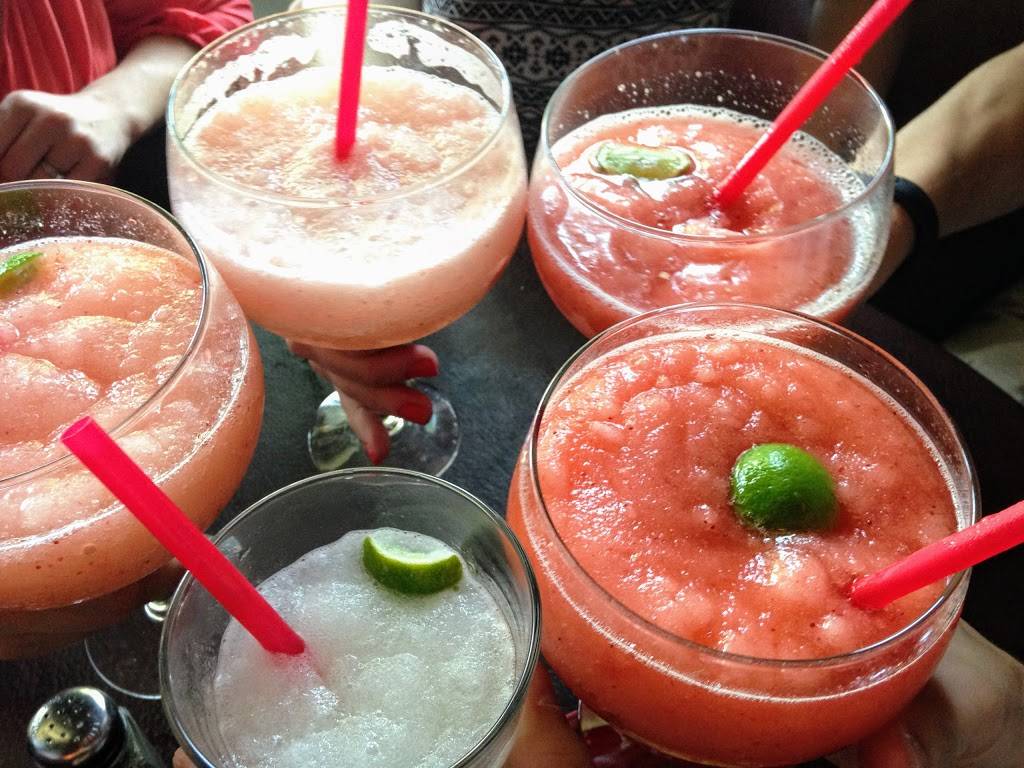 Tres Hombres Long Bar & Grill | restaurant | 100 Broadway St, Chico, CA 95928, USA | 5303420425 OR +1 530-342-0425