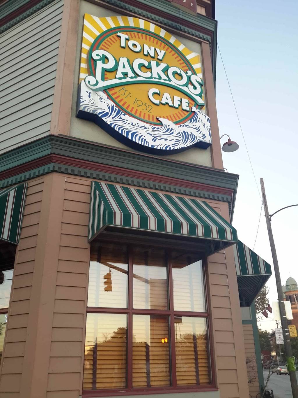 Tony Packos Restaurant | cafe | 1902 Front St, Toledo, OH 43605, USA | 4196916054 OR +1 419-691-6054