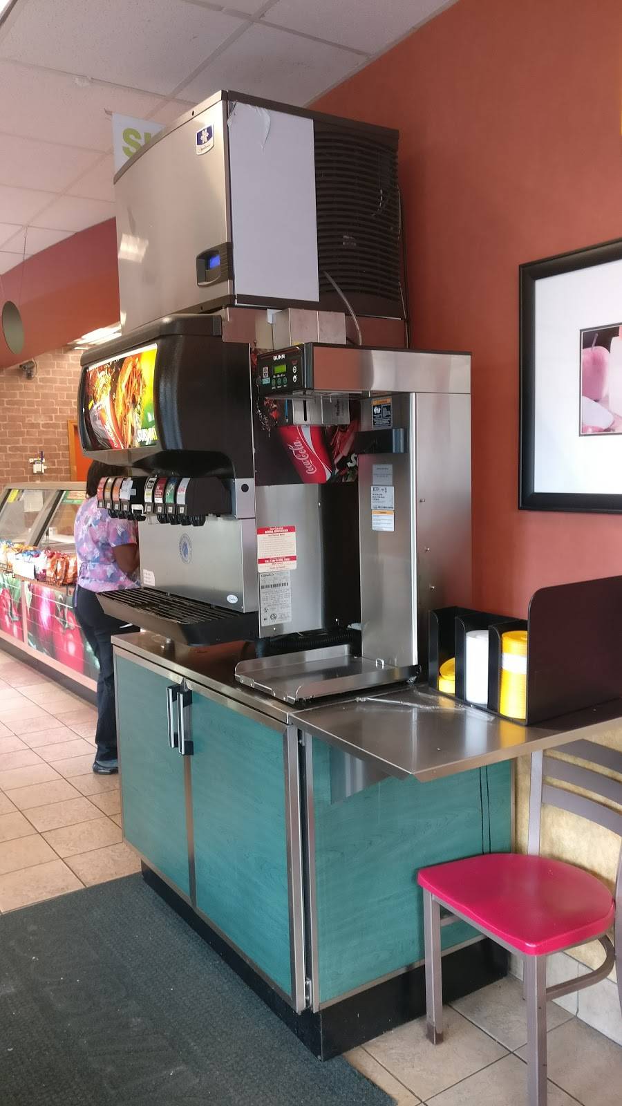 Subway | restaurant | 471 Farmington Ave, Hartford, CT 06105, USA | 8602325429 OR +1 860-232-5429