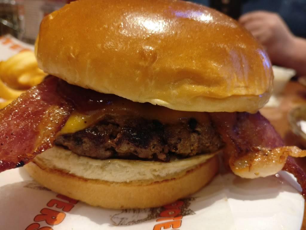 Hooters | meal takeaway | 15300 South La Grange Road, Orland Park, IL 60462, USA | 7084604088 OR +1 708-460-4088