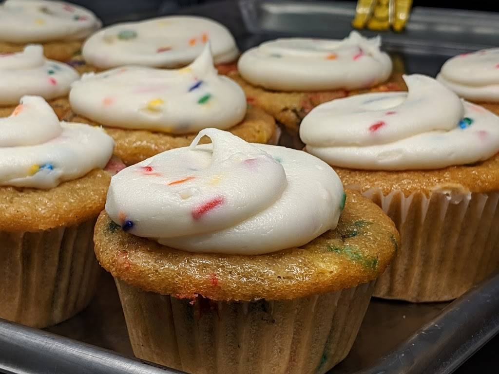 Carytown Cupcakes | meal takeaway | 3111 W Cary St, Richmond, VA 23221, USA | 8043552253 OR +1 804-355-2253