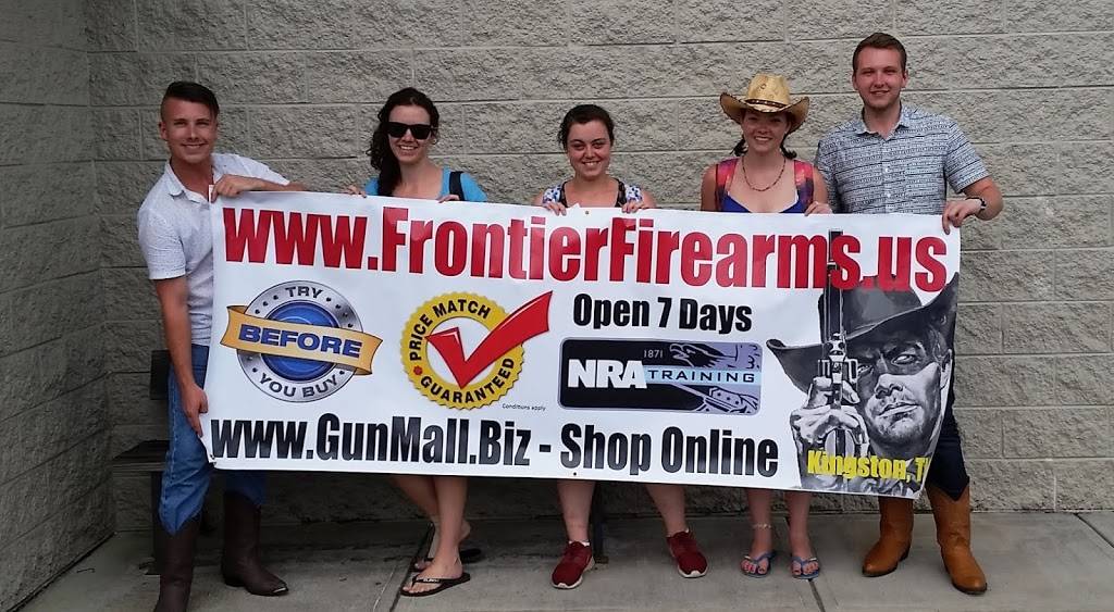 Dominos Pizza | meal delivery | 525 E Race St, Kingston, TN 37763, USA | 8653761414 OR +1 865-376-1414