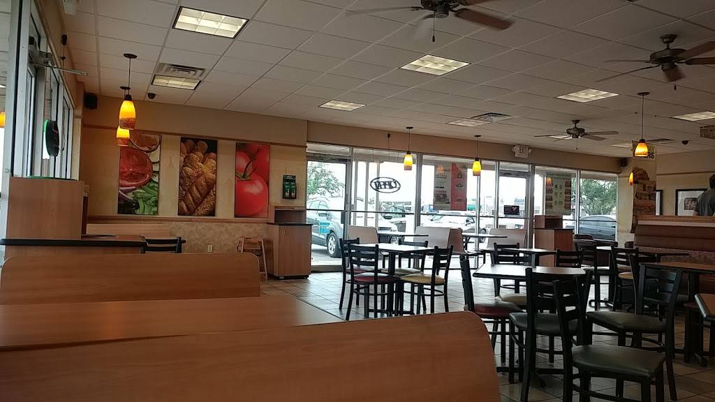 Subway | meal takeaway | 7934 E Harry St, Wichita, KS 67207, USA | 3166527770 OR +1 316-652-7770