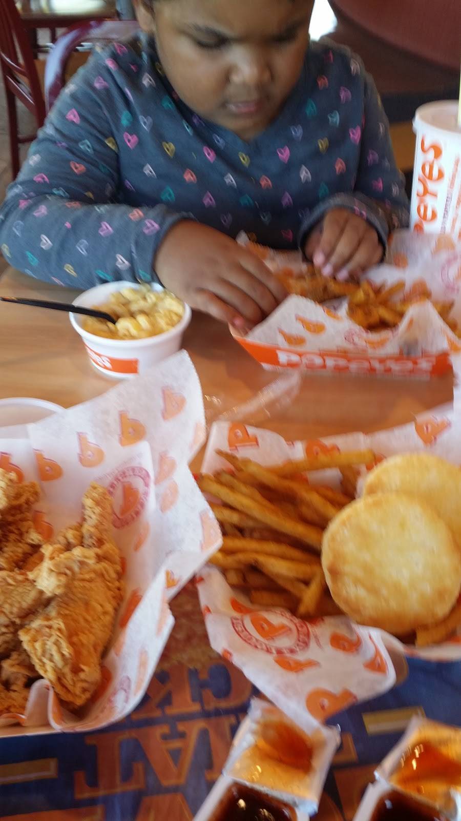 Popeyes Louisiana Kitchen | restaurant | 4554 Mack Rd, Sacramento, CA 95823, USA | 9164224425 OR +1 916-422-4425