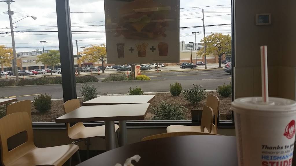 Wendys | restaurant | 1374 Som Center Rd, Mayfield Heights, OH 44124, USA | 4404617718 OR +1 440-461-7718