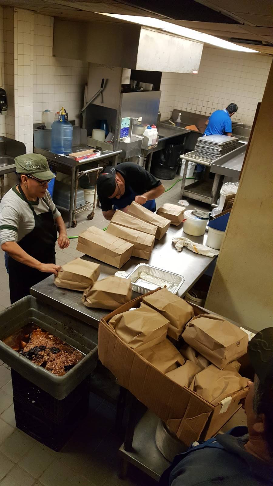 Lenox Barbecue & Catering | restaurant | 5420 Harrisburg Blvd, Houston, TX 77011, USA | 7139262649 OR +1 713-926-2649