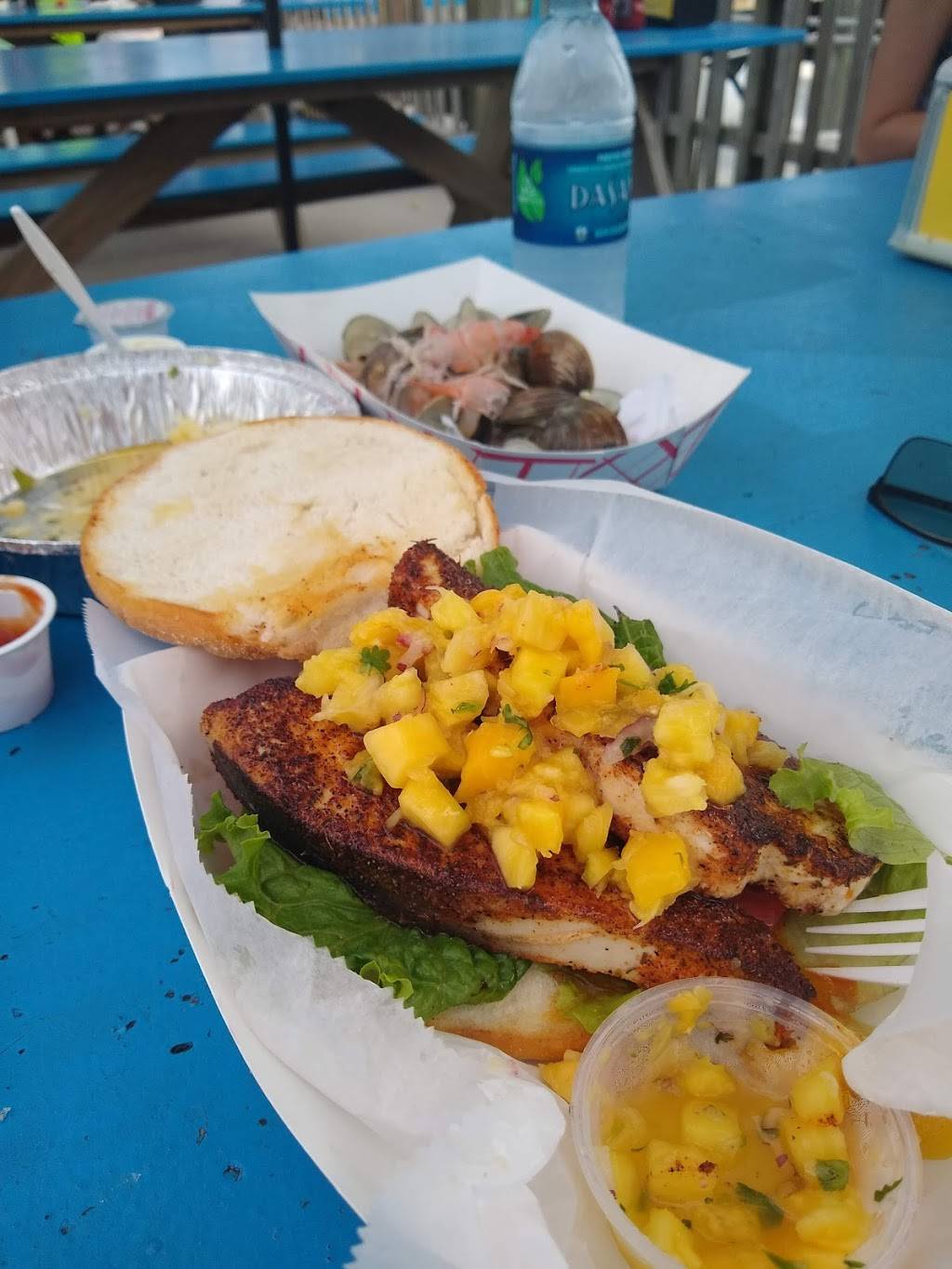 Hooked Up Seafood | restaurant | 1044 W Rio Grande Ave, Wildwood, NJ 08260, USA | 6095222722 OR +1 609-522-2722