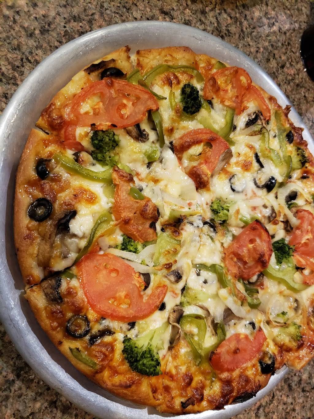 Famous Pizza House | restaurant | 23 N Main St, Norwalk, CT 06854, USA | 2038386100 OR +1 203-838-6100