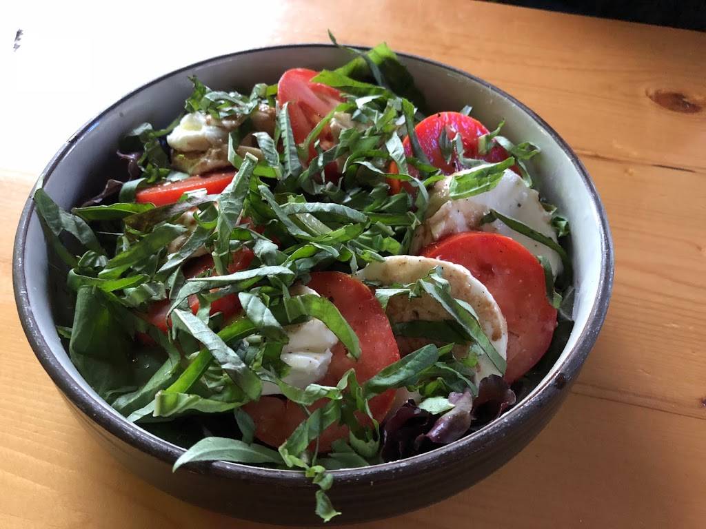 Hampton Station Beer, Pizza & Records | restaurant | 5921 N Nebraska Ave, Tampa, FL 33604, USA | 8132381114 OR +1 813-238-1114