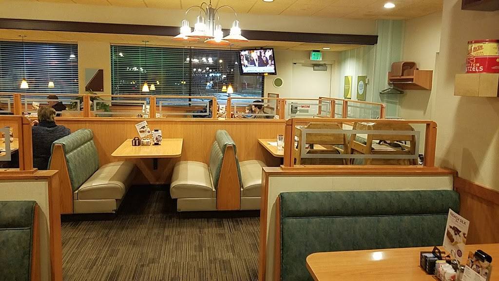 Village Inn | bakery | 2525 S 180th St, Omaha, NE 68130, USA | 4023330434 OR +1 402-333-0434
