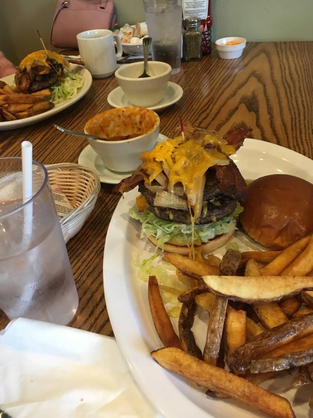 Happy Cafe | restaurant | 103 W Center St, North Liberty, IN 46554, USA | 5743393741 OR +1 574-339-3741