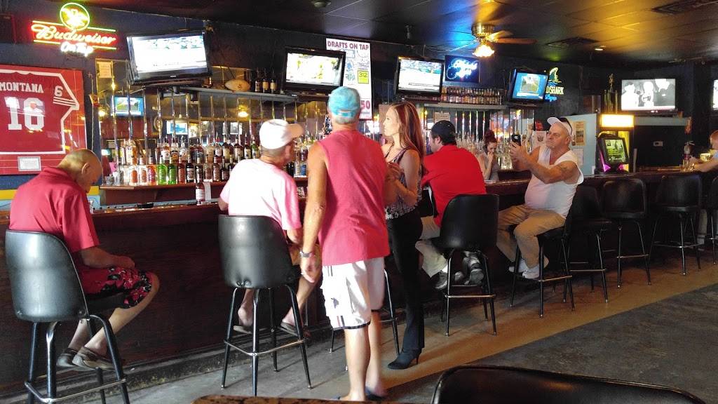 Sneakys Sports Bar & Grill | restaurant | 7500 Ulmerton Rd # 31, Largo, FL 33771, USA | 7275369000 OR +1 727-536-9000
