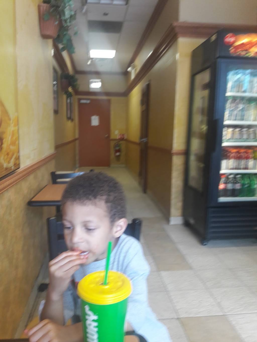 Subway Restaurants | restaurant | 900 Chicago Ave #101, Evanston, IL 60202, USA | 8473287222 OR +1 847-328-7222