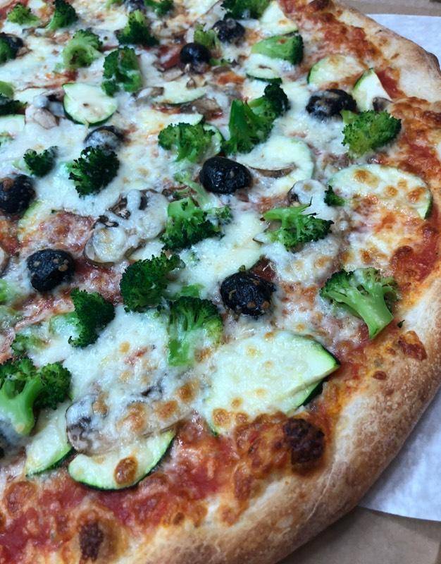 Greenwich Pizzeria | restaurant | 1072 E Putnam Ave, Riverside, CT 06878, USA | 2036371000 OR +1 203-637-1000