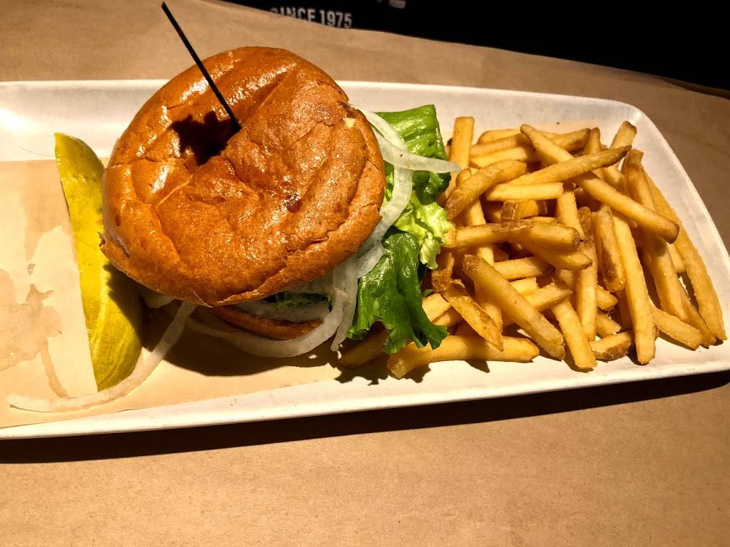 Jack Astors Bar & Grill | restaurant | 219 Rathburn Rd W, Mississauga, ON L5B 4C1, Canada | 9055664662 OR +1 905-566-4662