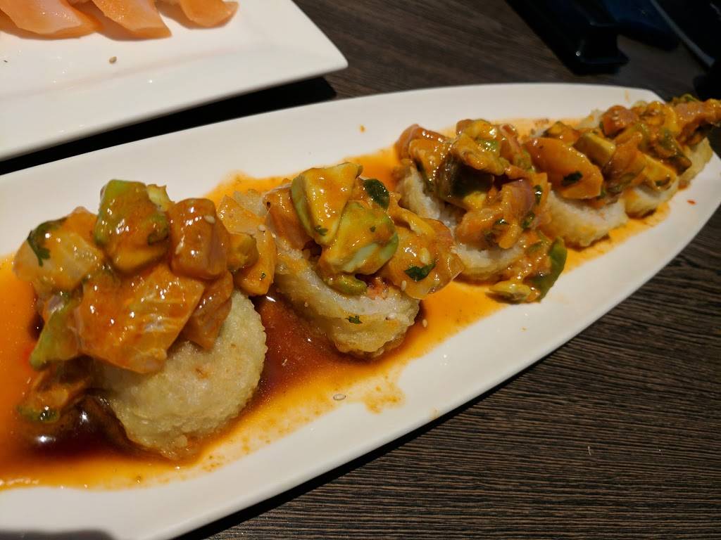 Xevichez Sushi Bar | restaurant | 24250 Town Center Dr #180, Santa Clarita, CA 91355, USA | 6612881477 OR +1 661-288-1477