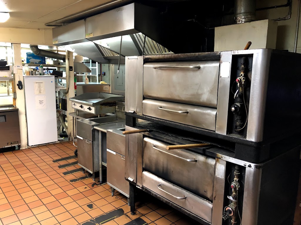 Antler Package & Pizza | restaurant | 112 Third St, Gainesville, MO 65655, USA | 4176794598 OR +1 417-679-4598