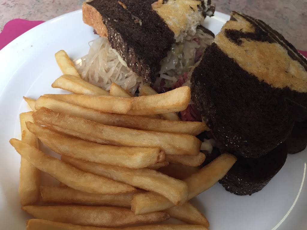 Cooks Corner | restaurant | 3998 N Bowling Green Poland Rd, Poland, IN 47868, USA | 8129863245 OR +1 812-986-3245