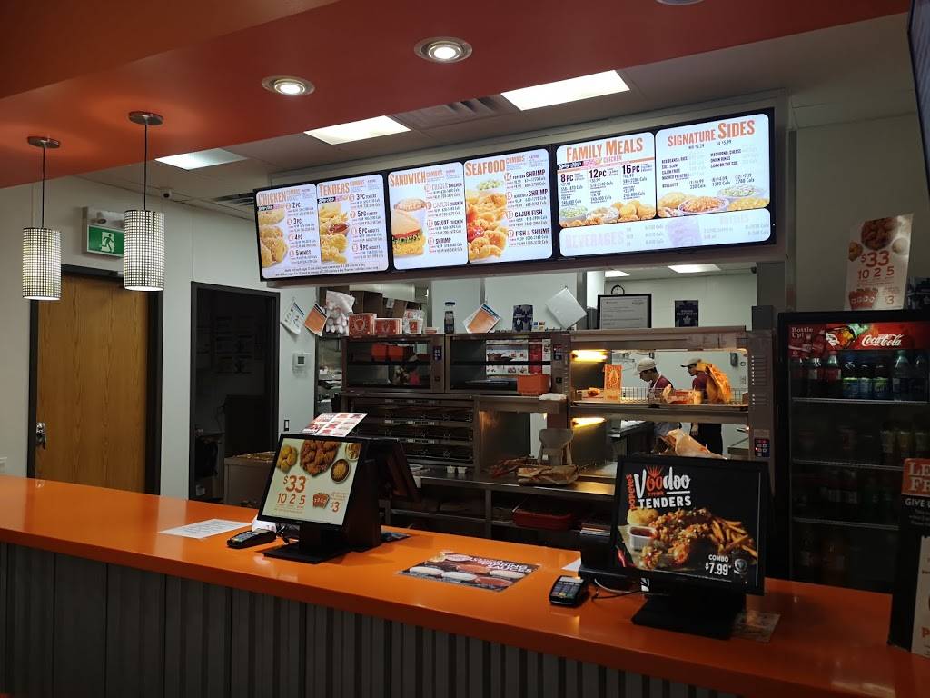 Popeyes | restaurant | 9960 Dufferin St #14, Maple, ON L6A 1S2, Canada | 9054179391 OR +1 905-417-9391