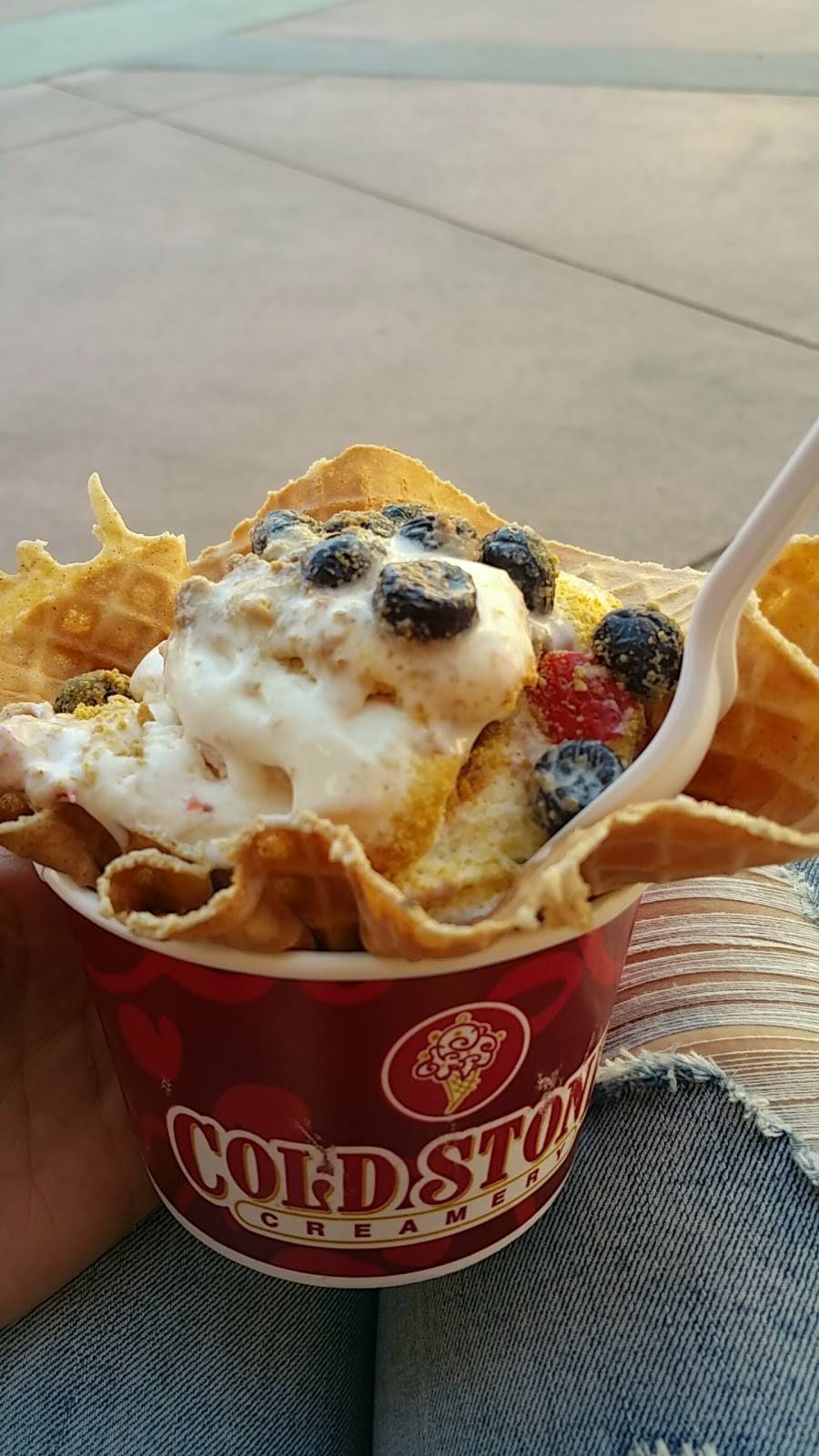 Cold Stone Creamery | bakery | 215 N Moorpark Rd A, Thousand Oaks, CA 91360, USA | 8055570600 OR +1 805-557-0600