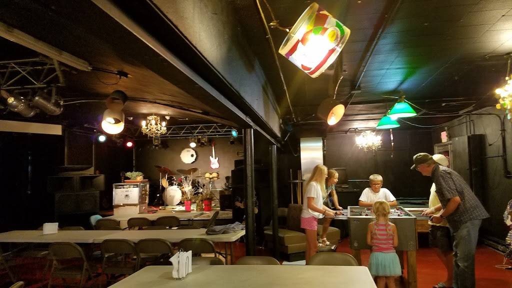 Emmas Pizza | meal delivery | 113 S Lake St, Mora, MN 55051, USA | 3206799229 OR +1 320-679-9229