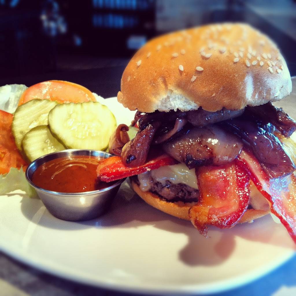 Play Arcade + Kitchen | night club | 5900 Mayfield Rd, Mayfield Heights, OH 44124, USA | 4404424263 OR +1 440-442-4263