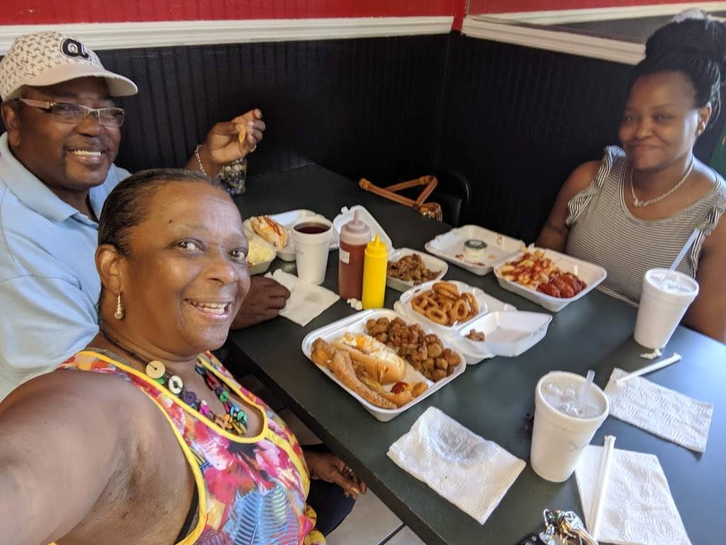 J R Wings & Things | restaurant | 5731 Trammell Rd, Lake City, GA 30260, USA | 4046754200 OR +1 404-675-4200