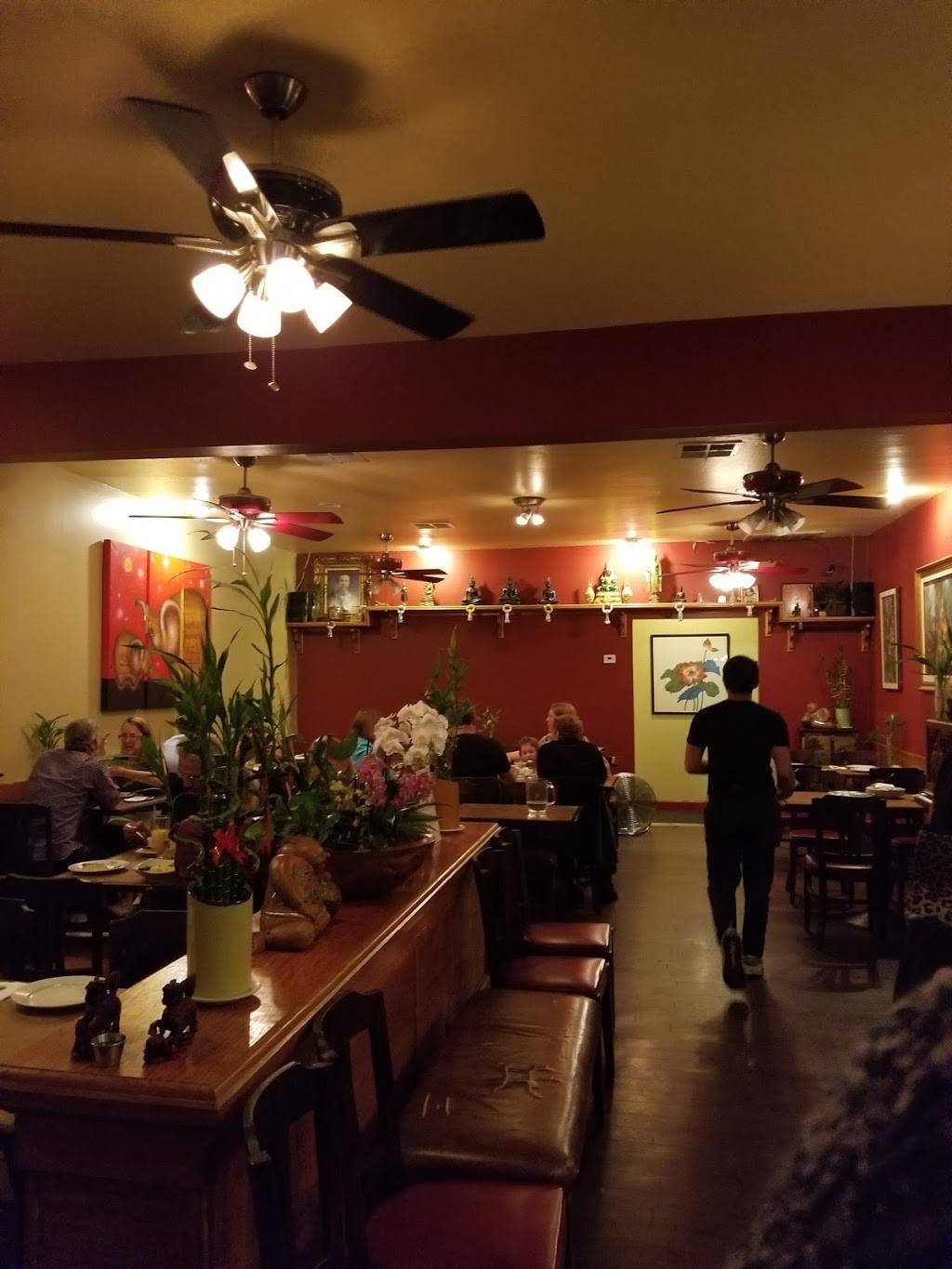 Siam Lotus | restaurant | 25 Broadway, Fairfax, CA 94930, USA | 4154535967 OR +1 415-453-5967