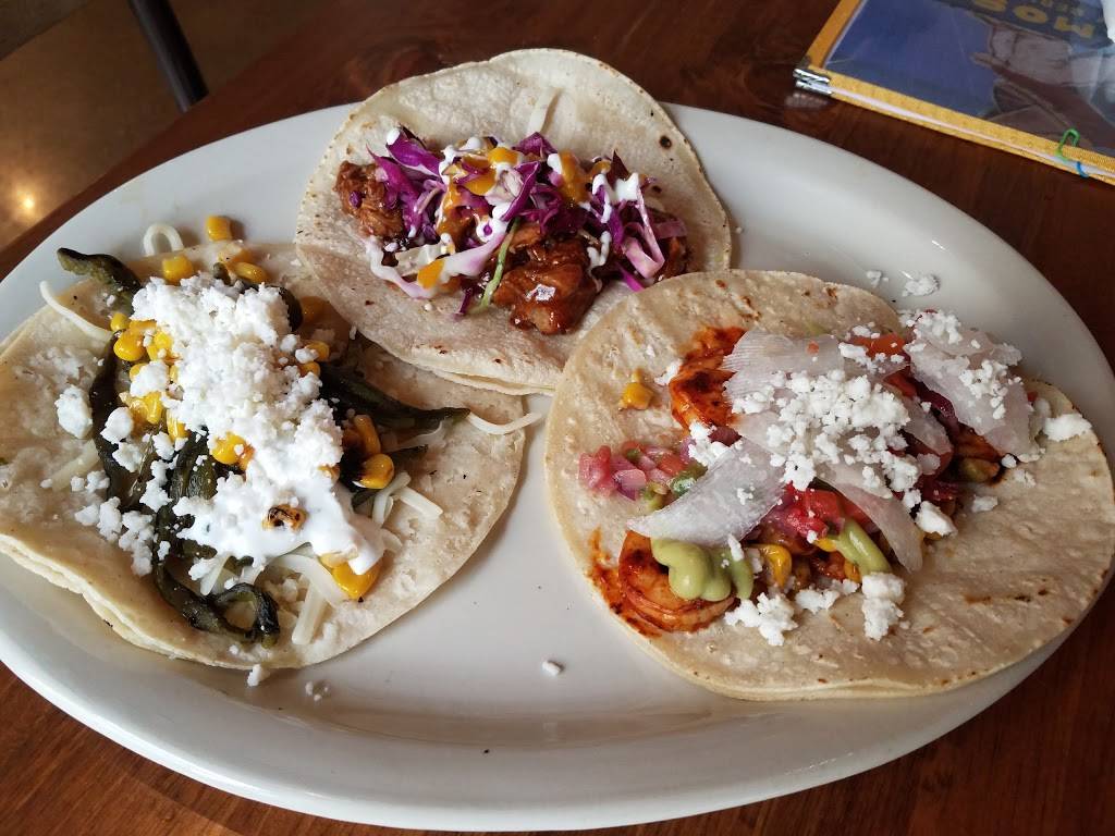 El Famoso | restaurant | 5228 N OConnor Blvd #126, Irving, TX 75039, USA | 4692219500 OR +1 469-221-9500