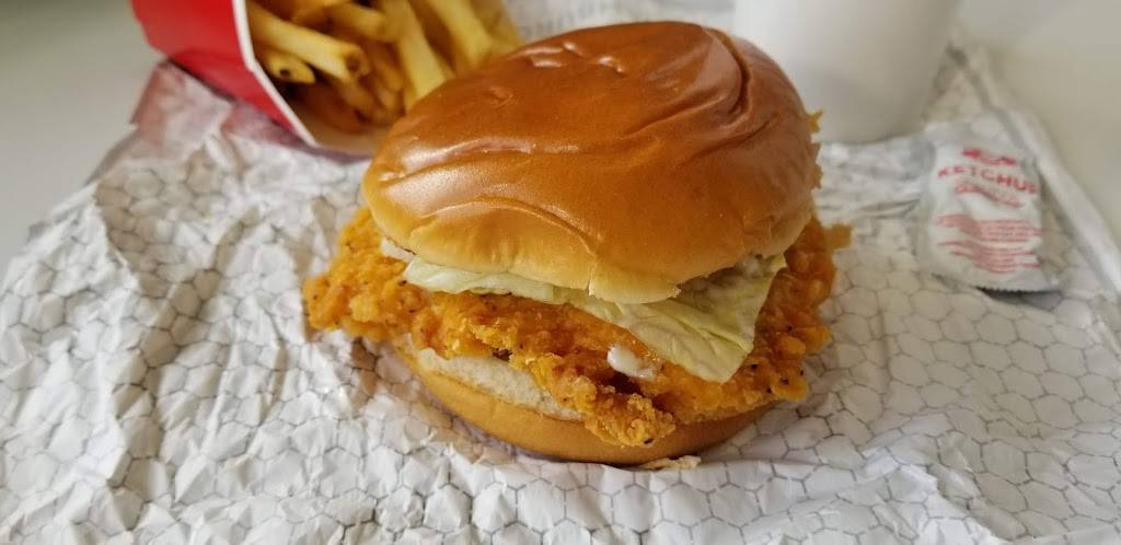 Wendys | restaurant | Terminal B, 3 Brewster Rd #5C, Newark, NJ 07114, USA | 9735966976 OR +1 973-596-6976