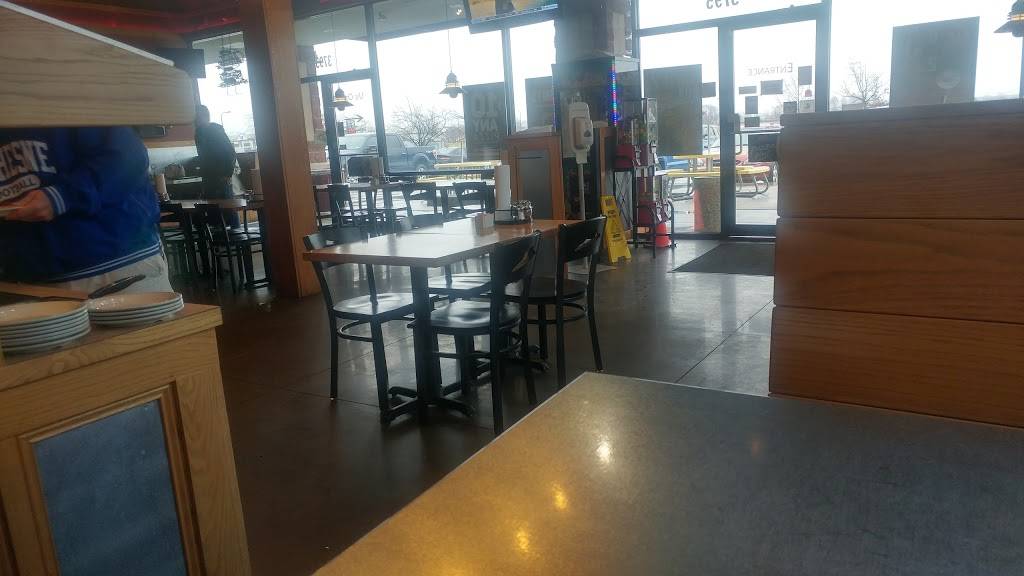 Pizza Hut | meal takeaway | 3793 New Town Blvd, St Charles, MO 63301, USA | 6369252100 OR +1 636-925-2100