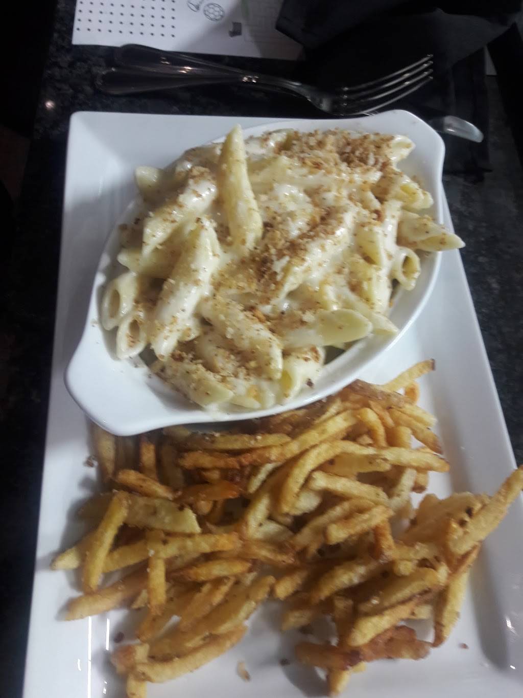 The Goal Line Pub | restaurant | 700 Lawrence Dr, West Chester, PA 19380, USA | 4846310155 OR +1 484-631-0155