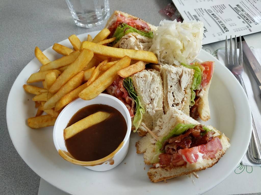 Pare Restaurant | restaurant | 5581 Rue Paré, Mont-Royal, QC H4P 1P7, Canada | 5147399161 OR +1 514-739-9161