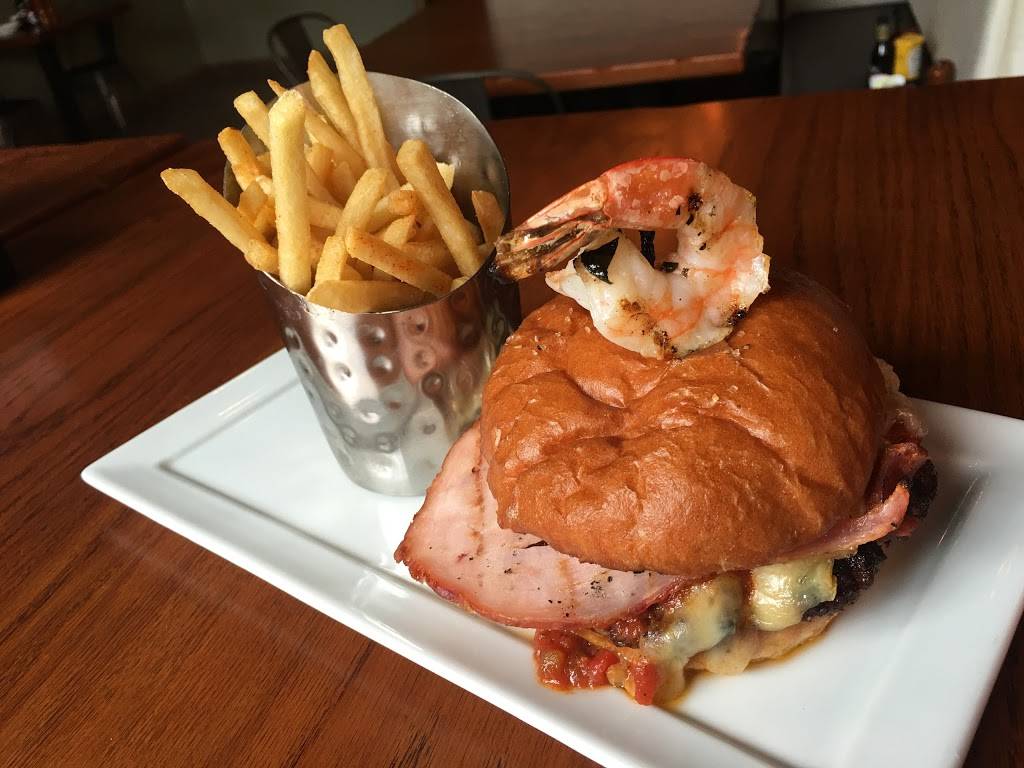 Great Rivers Tap & Grill | restaurant | 3559-B College Ave, Alton, IL 62002, USA | 6184621220 OR +1 618-462-1220