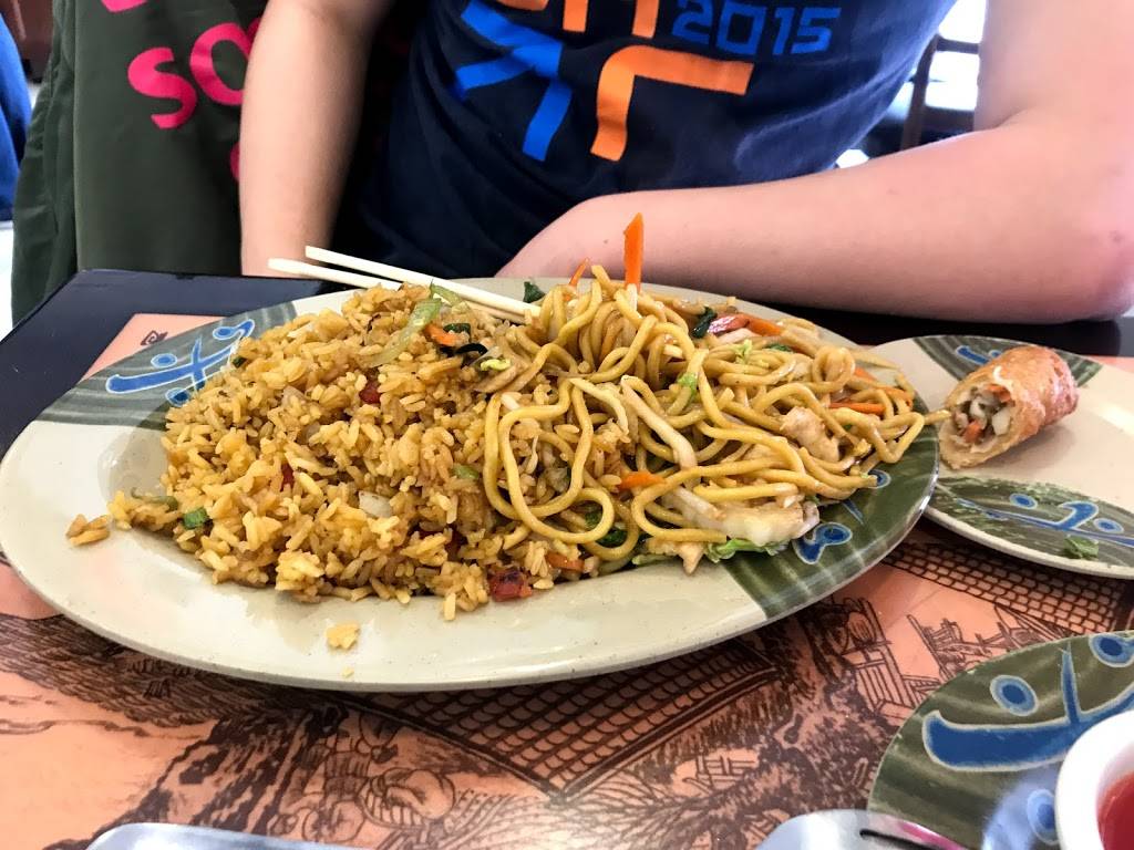 I Wok Chinese Restaurant | restaurant | 113 Calvin St, Savoy, IL 61874, USA | 2173519888 OR +1 217-351-9888