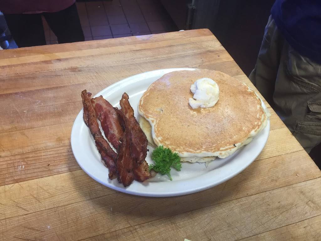 Fairlane Grill | restaurant | 617 Bethlehem Pike, Erdenheim, PA 19038, USA | 2152335863 OR +1 215-233-5863