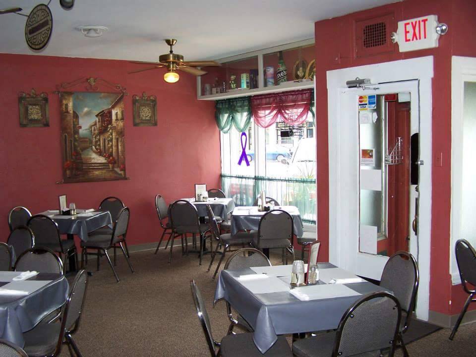 Marx Brothers Lounge | restaurant | 1000 Laurel St, Highland, IL 62249, USA | 6186547222 OR +1 618-654-7222