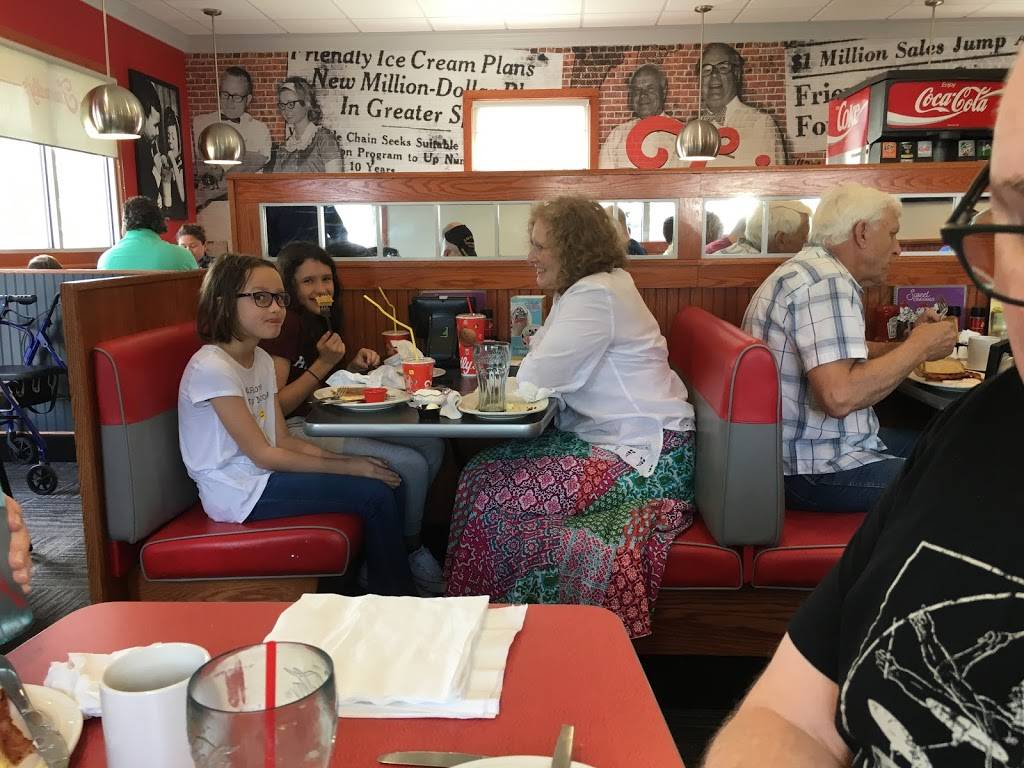 Friendlys | restaurant | 562 N Main St, East Longmeadow, MA 01028, USA | 4137810839 OR +1 413-781-0839