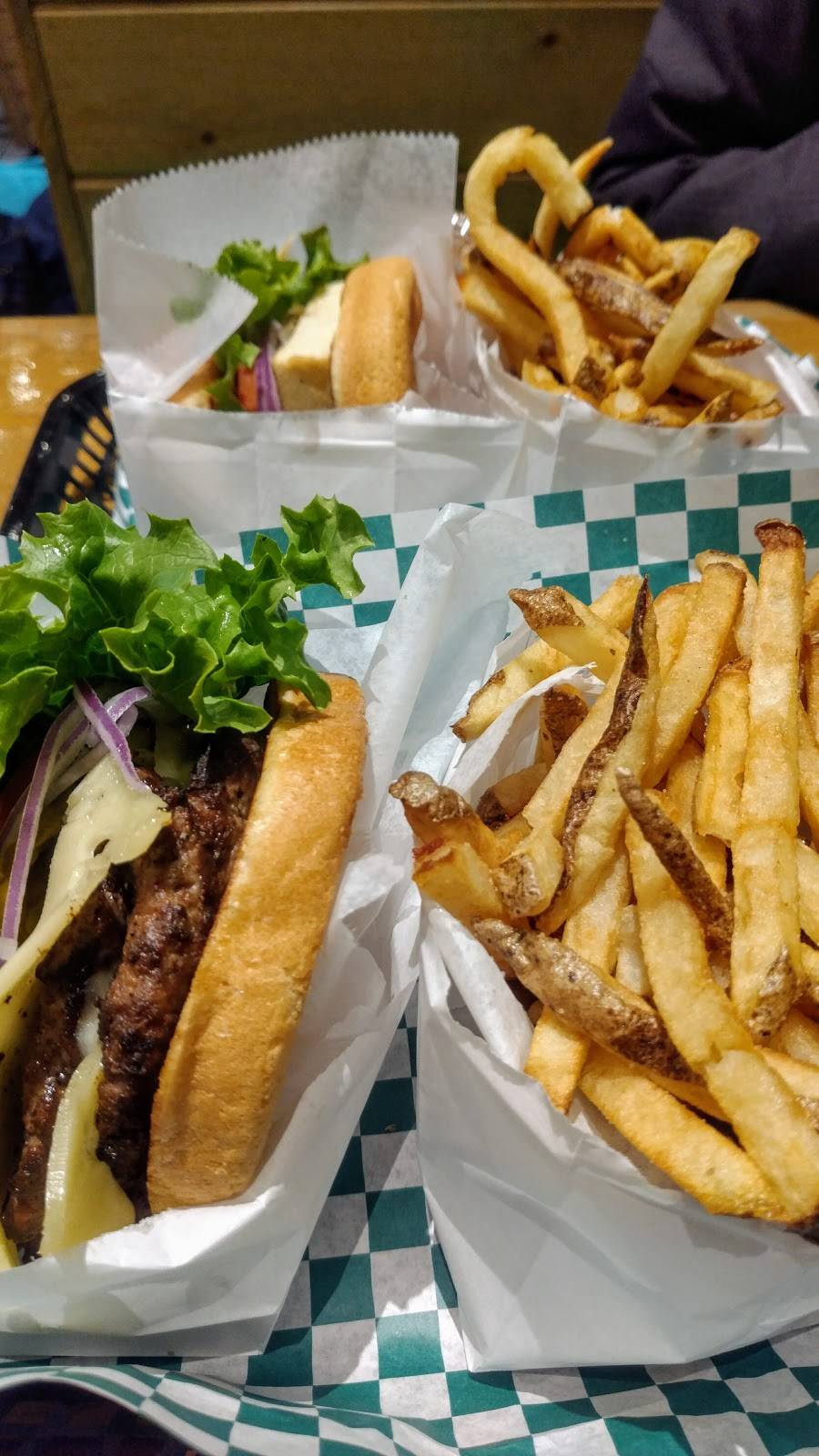 Busy Burger | restaurant | 1120 W Taylor St, Chicago, IL 60607, USA | 3122267760 OR +1 312-226-7760