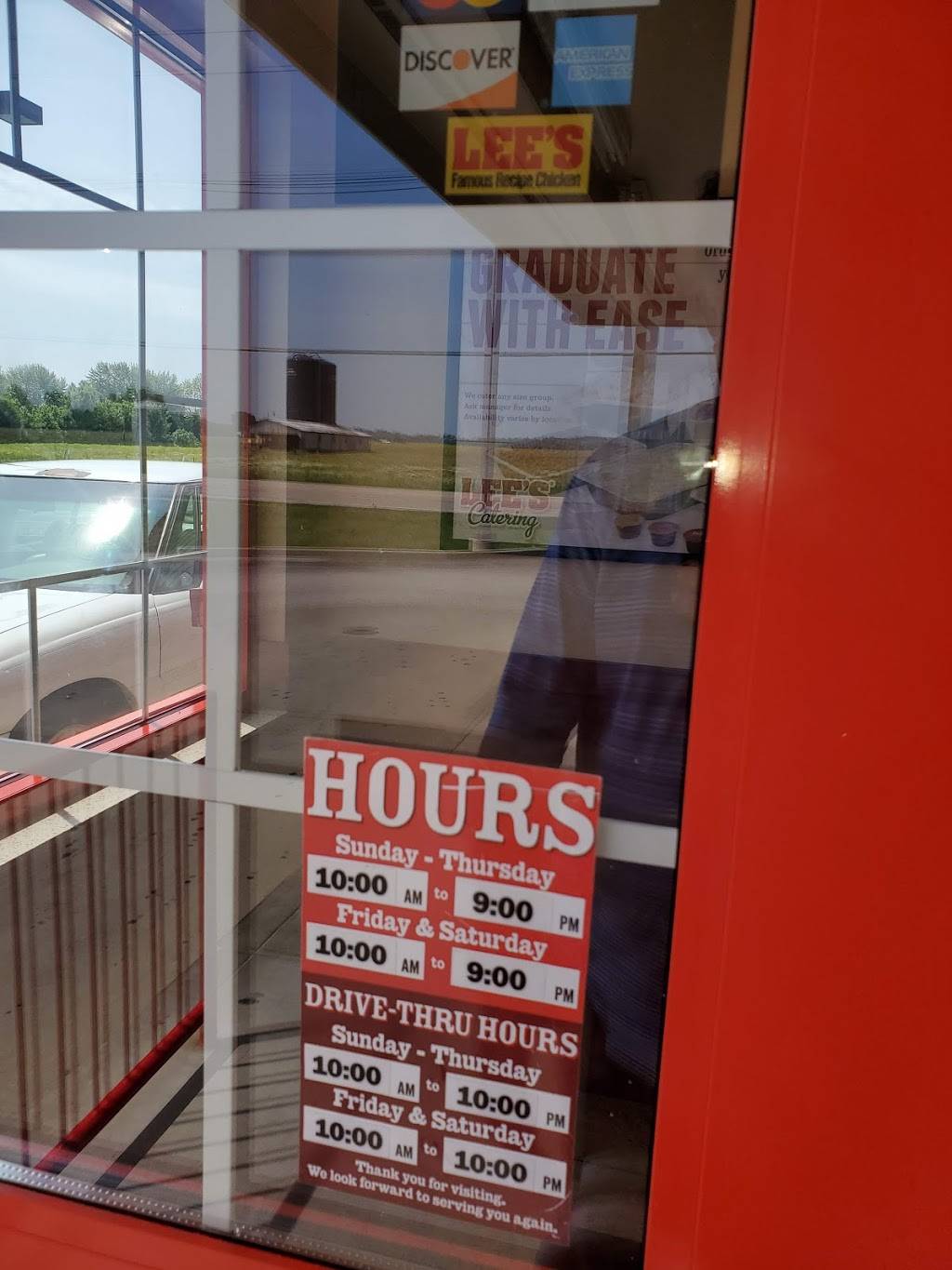 Lees Famous Recipe Chicken | restaurant | 1652 Carlyle Ave, Belleville, IL 62221, USA | 6182572410 OR +1 618-257-2410