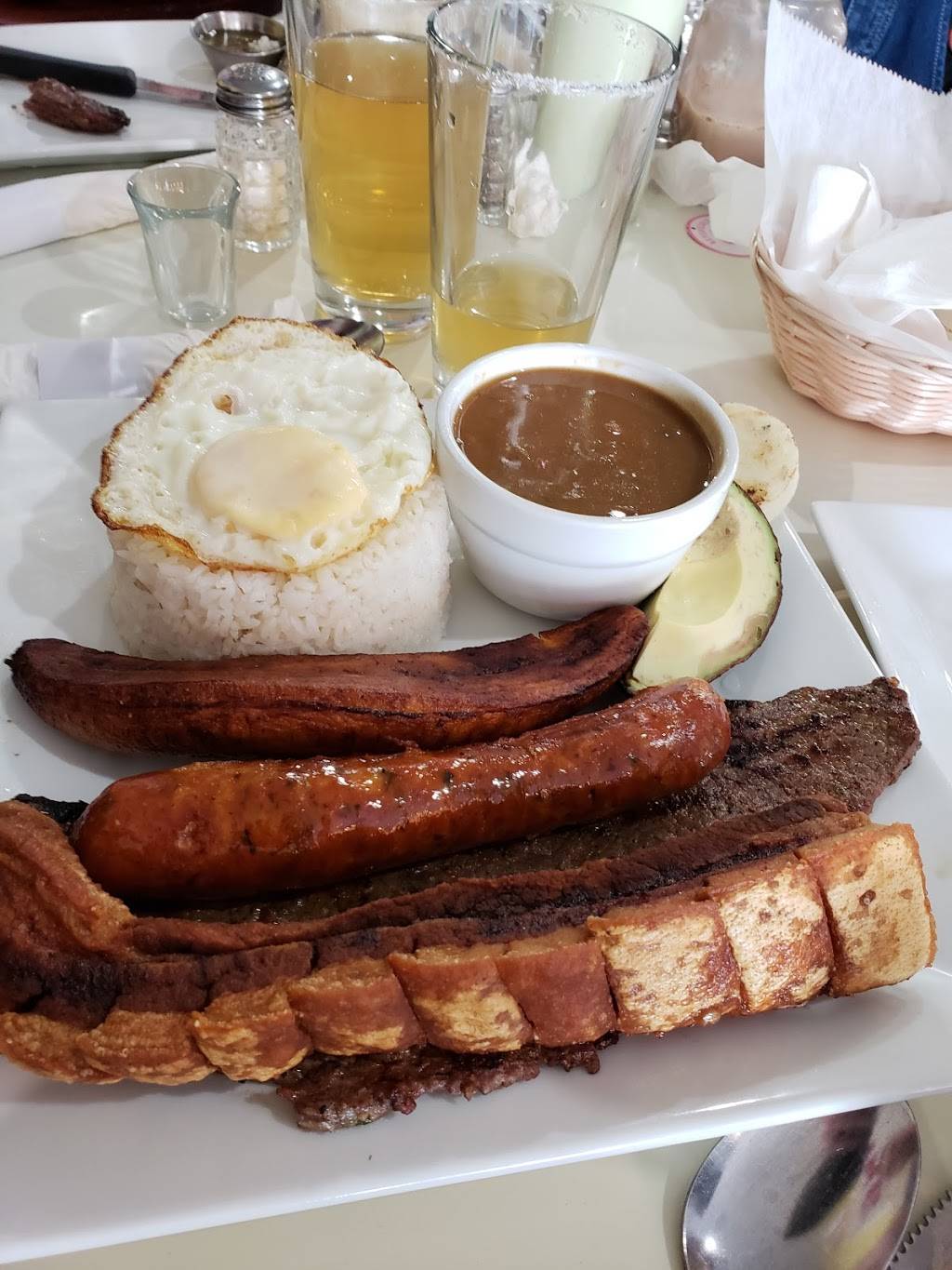 Makondo Latin Restaurant & Bar | restaurant | 45 N Main St, Norwalk, CT 06854, USA | 2032867675 OR +1 203-286-7675