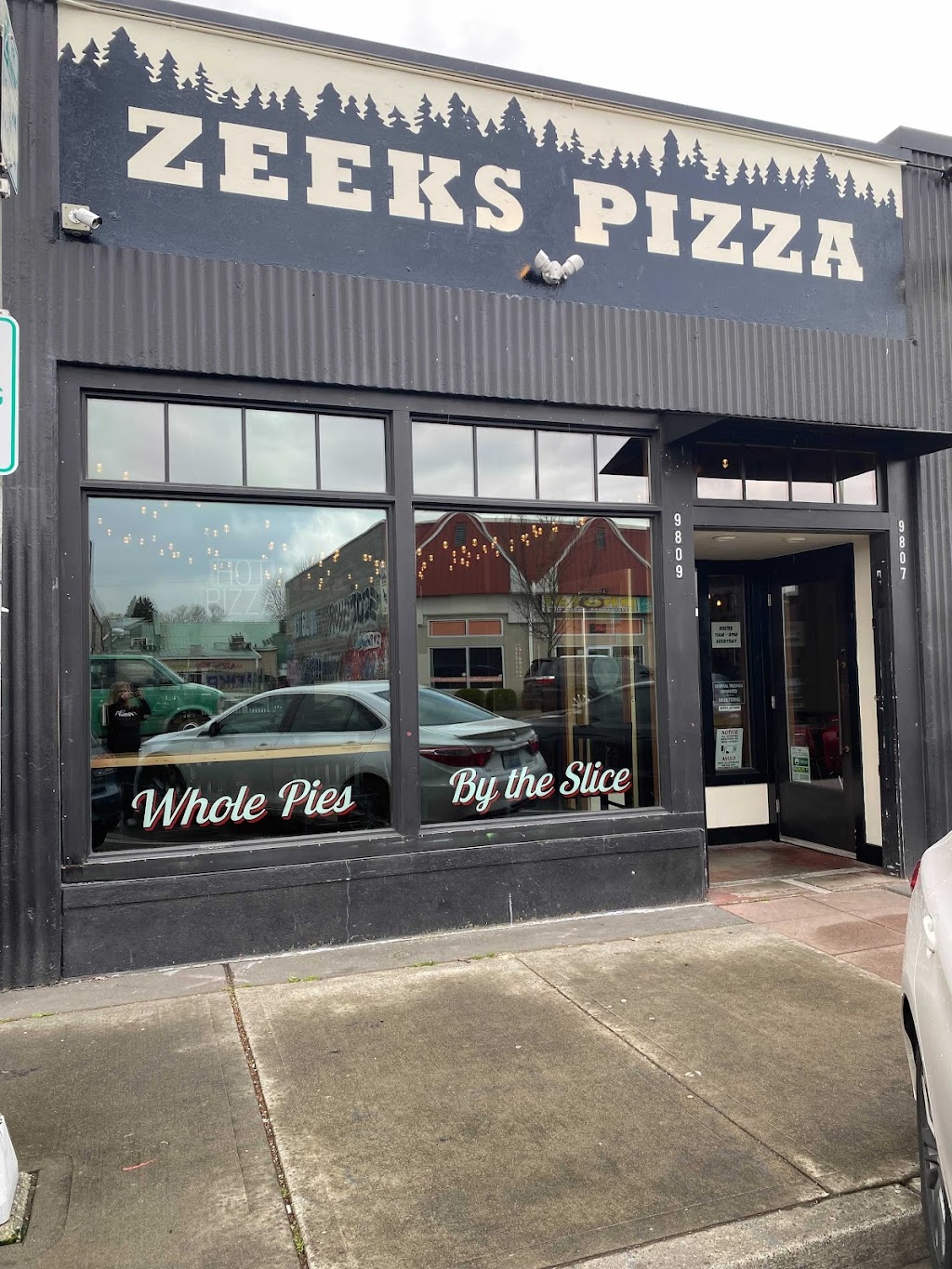 Zeeks Pizza | restaurant | 9809 16th Ave SW, Seattle, WA 98106, USA | 2065882010 OR +1 206-588-2010