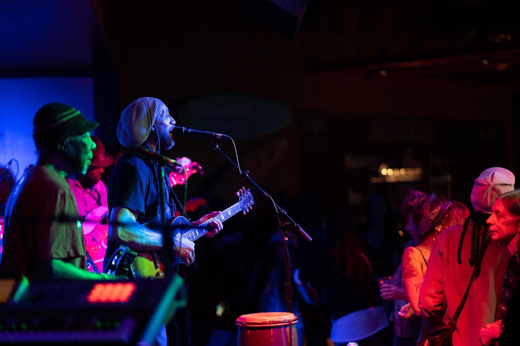 Rum Runners | restaurant | 1085 Old River Rd, Cleveland, OH 44113, USA | 2165231501 OR +1 216-523-1501