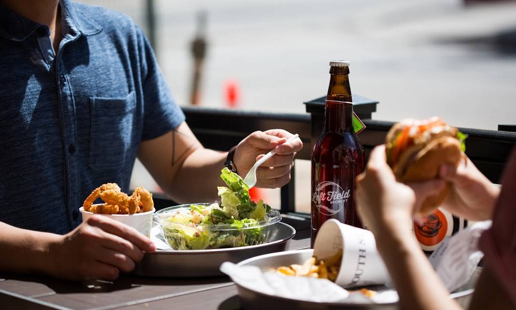 South St. Burger | restaurant | 100 Bayshore Drive FC02, Nepean, ON K2B 8C1, Canada | 6136951005 OR +1 613-695-1005