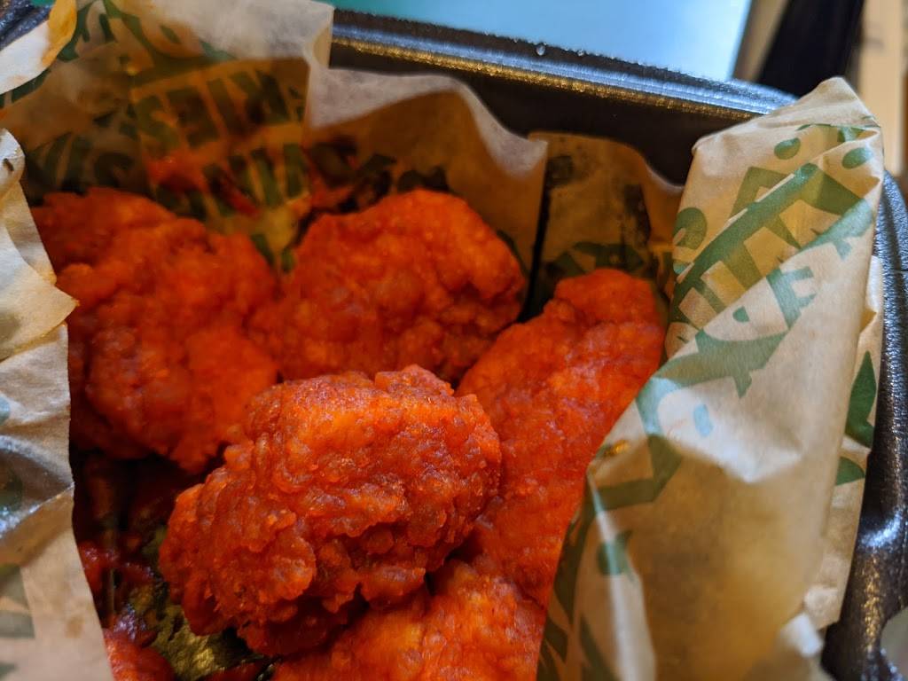 Wingstop | restaurant | 5300 S Dorchester Ave, Chicago, IL 60615, USA | 8728135016 OR +1 872-813-5016