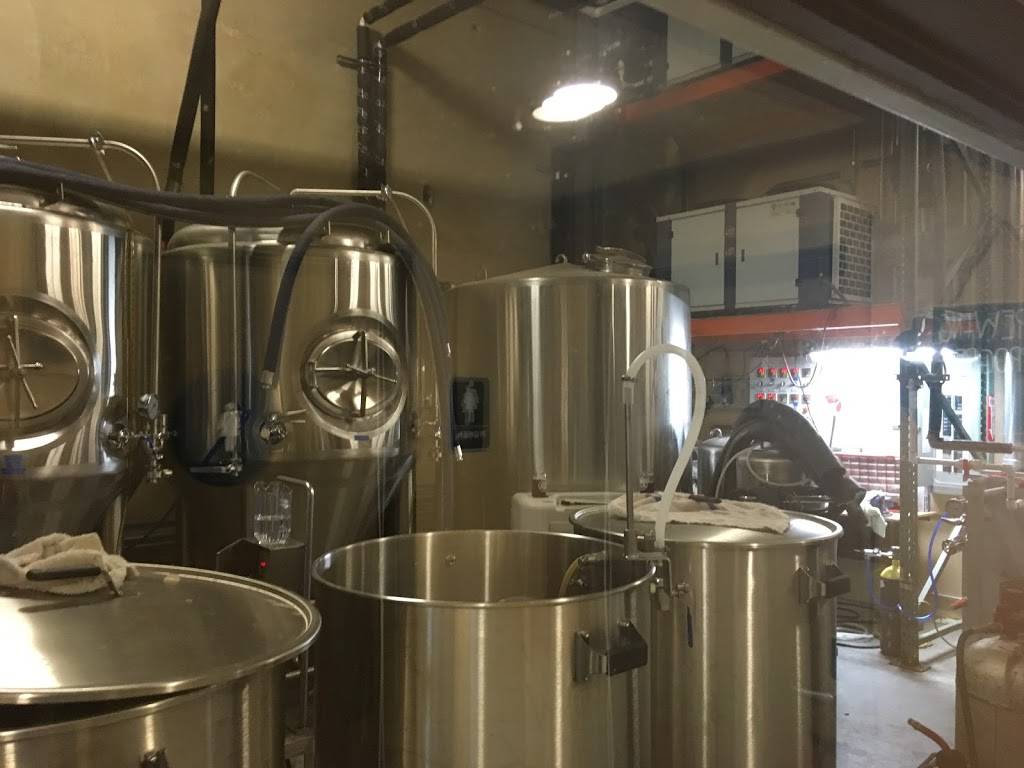 Waterman Brewing Company | restaurant | 9824 Dino Dr #150, Elk Grove, CA 95624, USA | 9167142337 OR +1 916-714-2337