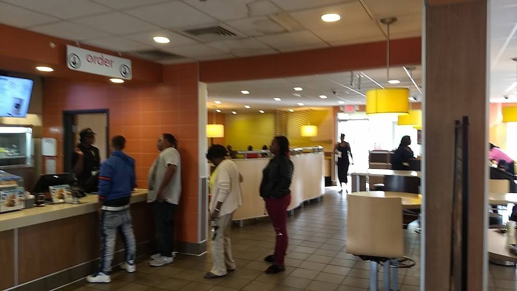 McDonalds | cafe | 420 E Capitol, Milwaukee, WI 53212, USA | 4149647485 OR +1 414-964-7485