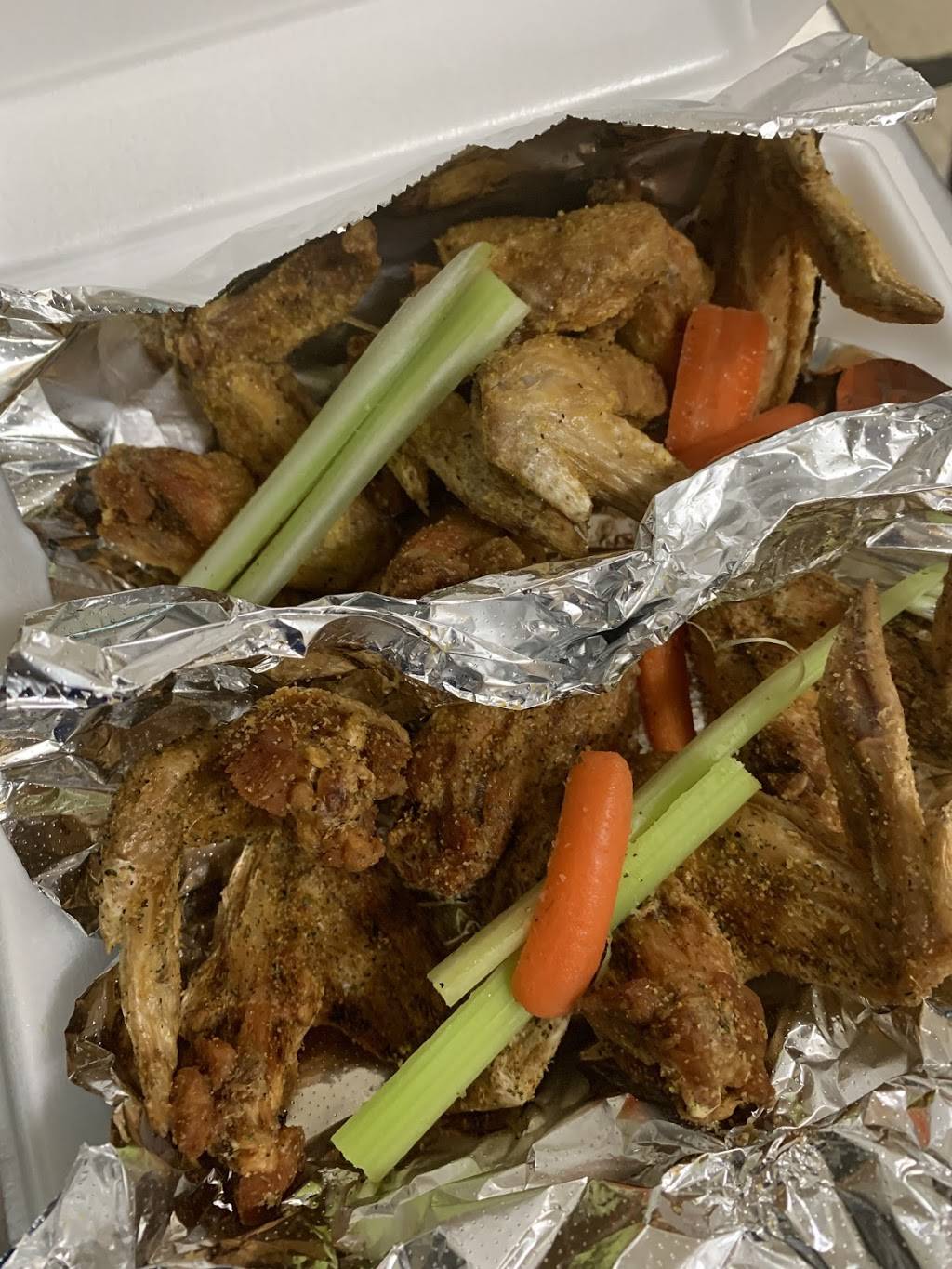 Dominics House of Wings | restaurant | 1670 E Main St, Atwood, TN 38220, USA | 7314180430 OR +1 731-418-0430