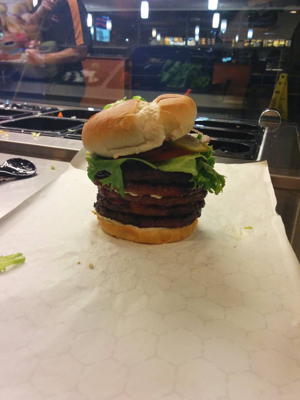 Harveys | restaurant | 2986 Boulevard Saint-Charles, Kirkland, QC H9H 3B7, Canada | 5146978729 OR +1 514-697-8729