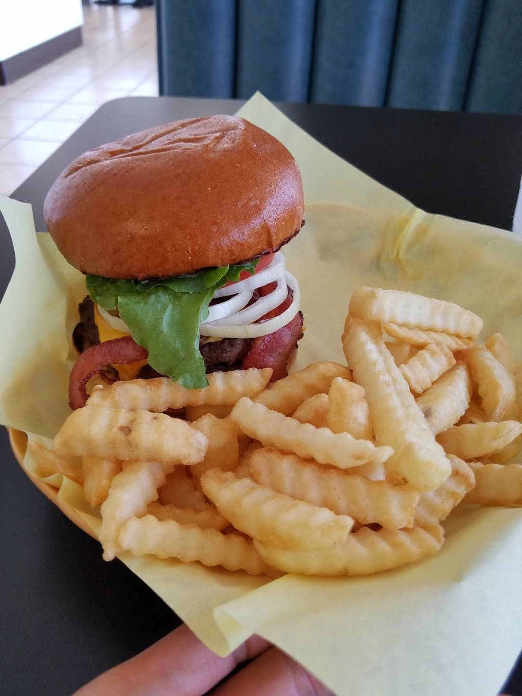 Mikes Grill | restaurant | 1734 N 10th Ave, Hanford, CA 93230, USA | 5595851141 OR +1 559-585-1141